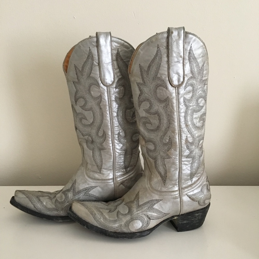 Old Gringo cowboy boots in metallic silver